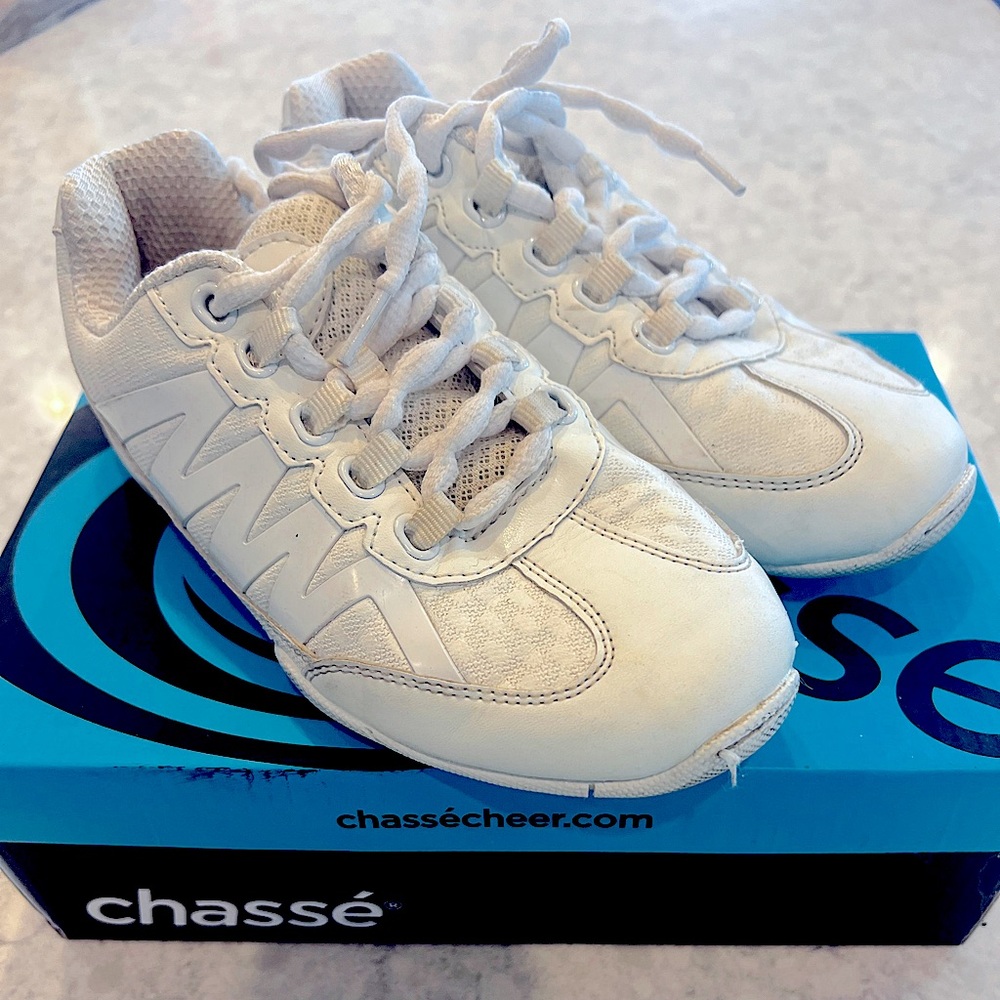 Size 3 cheer shoes